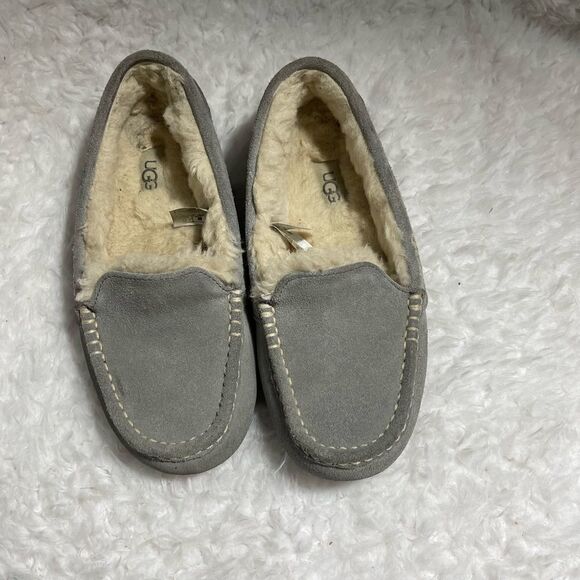 UGG leather suede gray moccasins with sheep skin lining rubber soles siz… - Picture 1 of 10